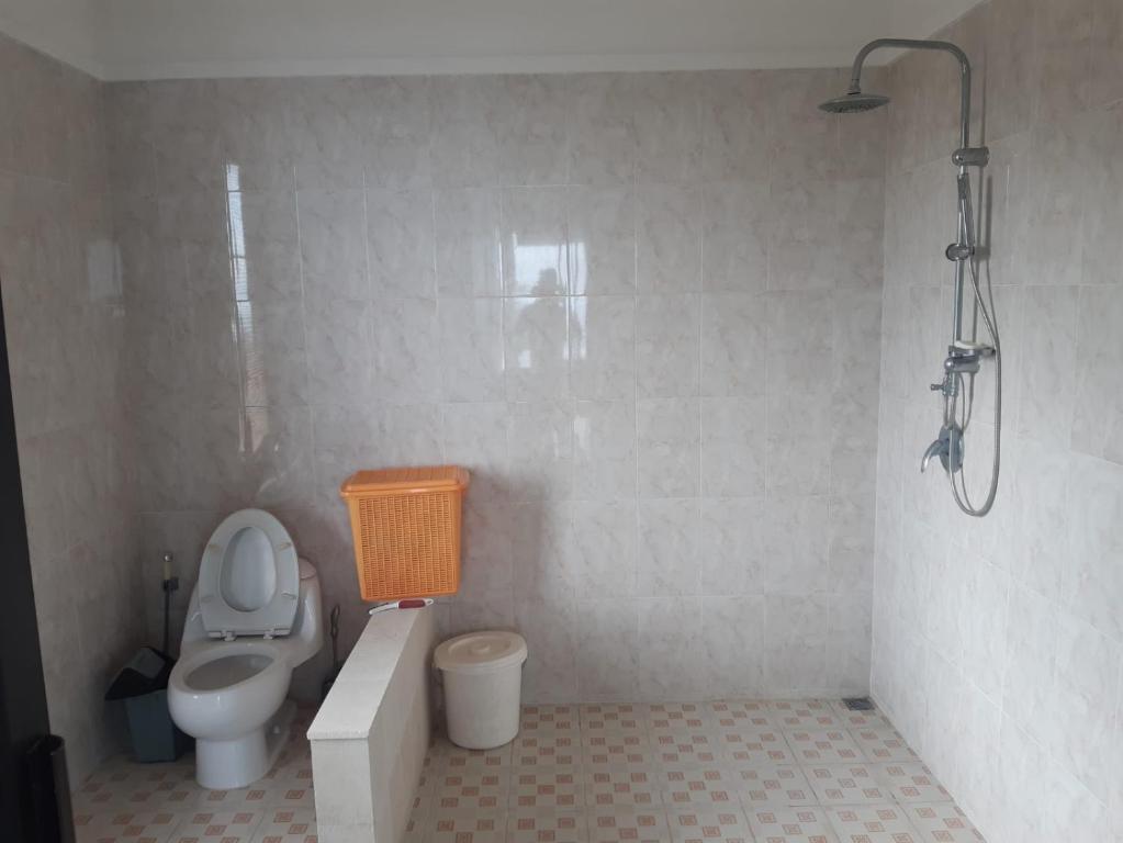 Spacious bathroom