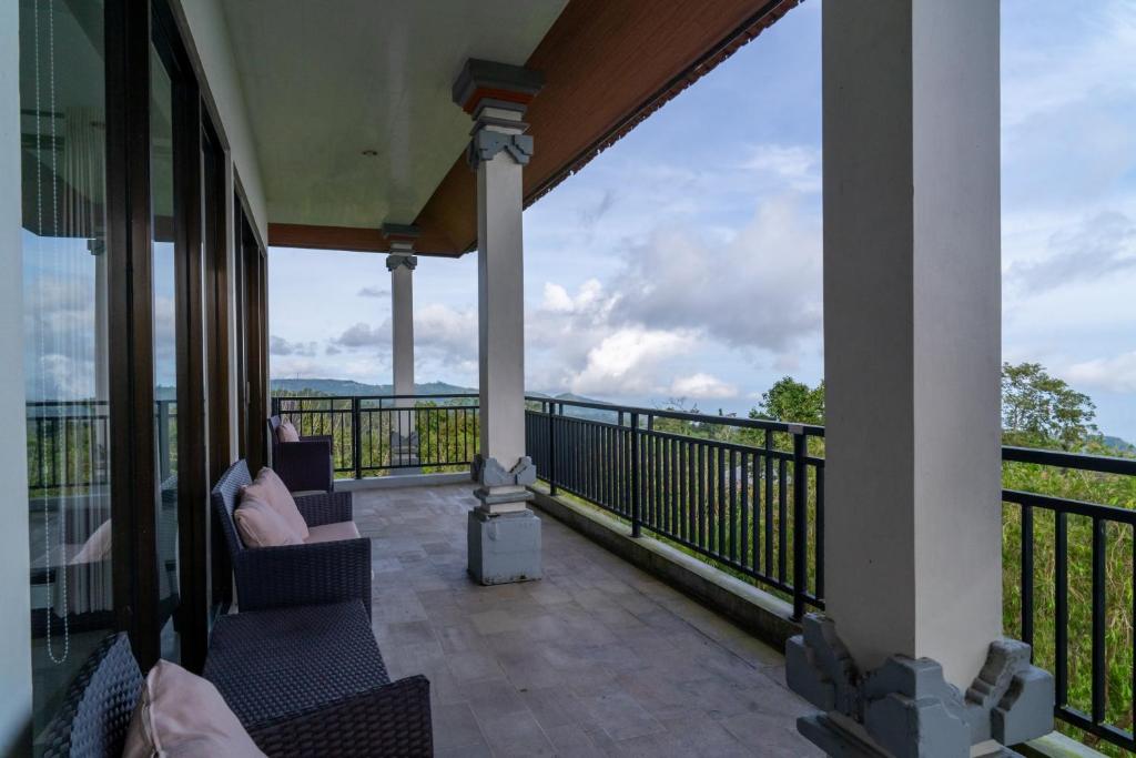 Balcony with mountain view